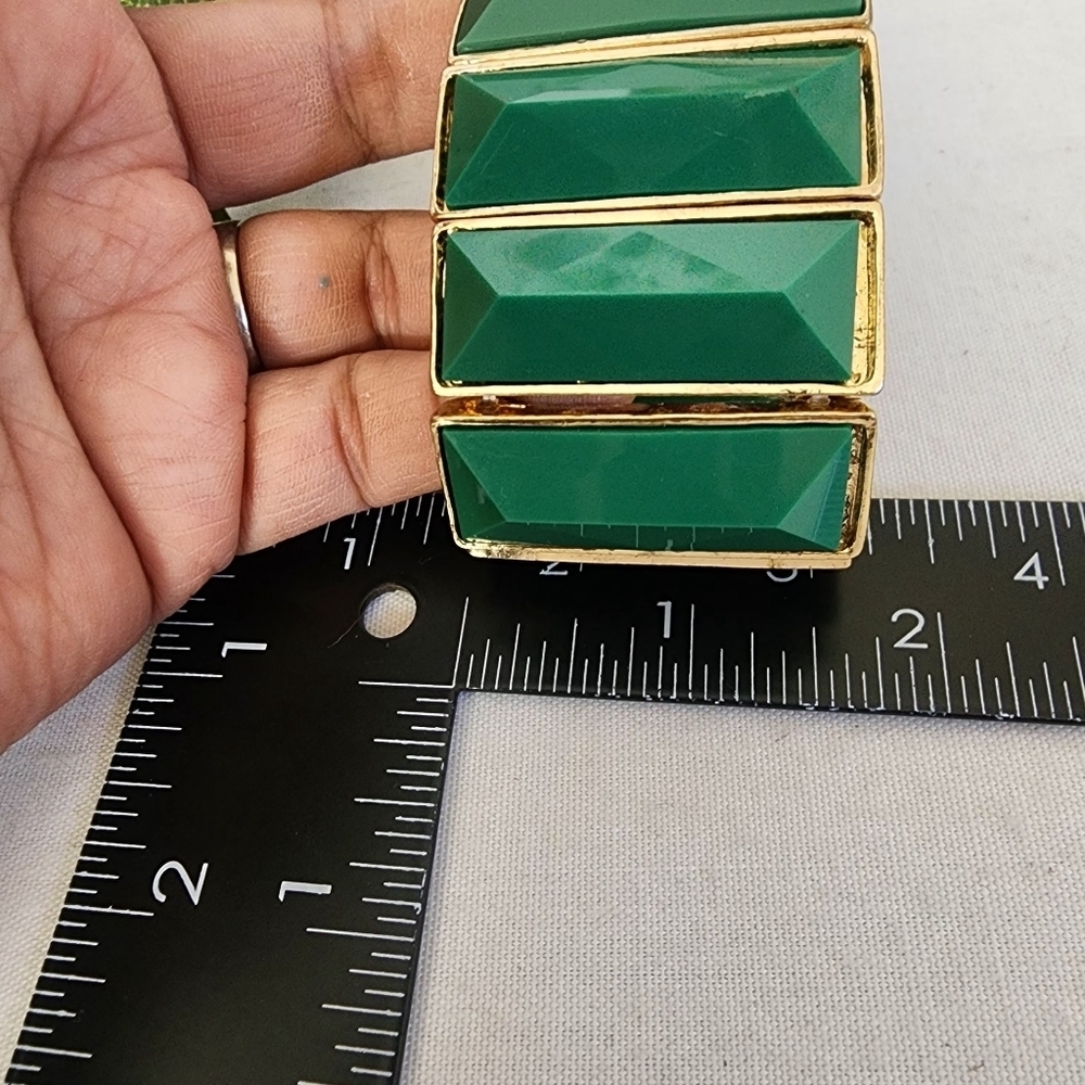 Vintage Gold and Green Acrylic Stretch Bracelet - Picture 7 of 7
